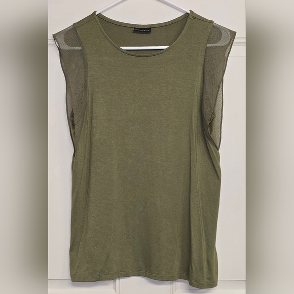 Women's Size Medium Tahari Green BNWOT Blouse! ✨️ - Picture 3 of 11